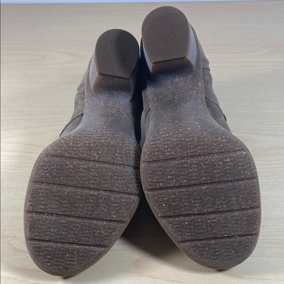 Clarks Dark Taupe Suede Lace Up Ankle Boots with 2.5” Heel - Picture 7 of 9